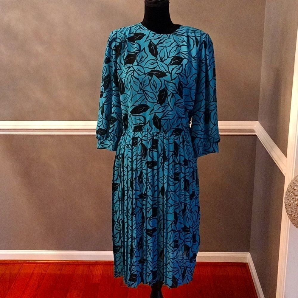 Vintage pleated dress 